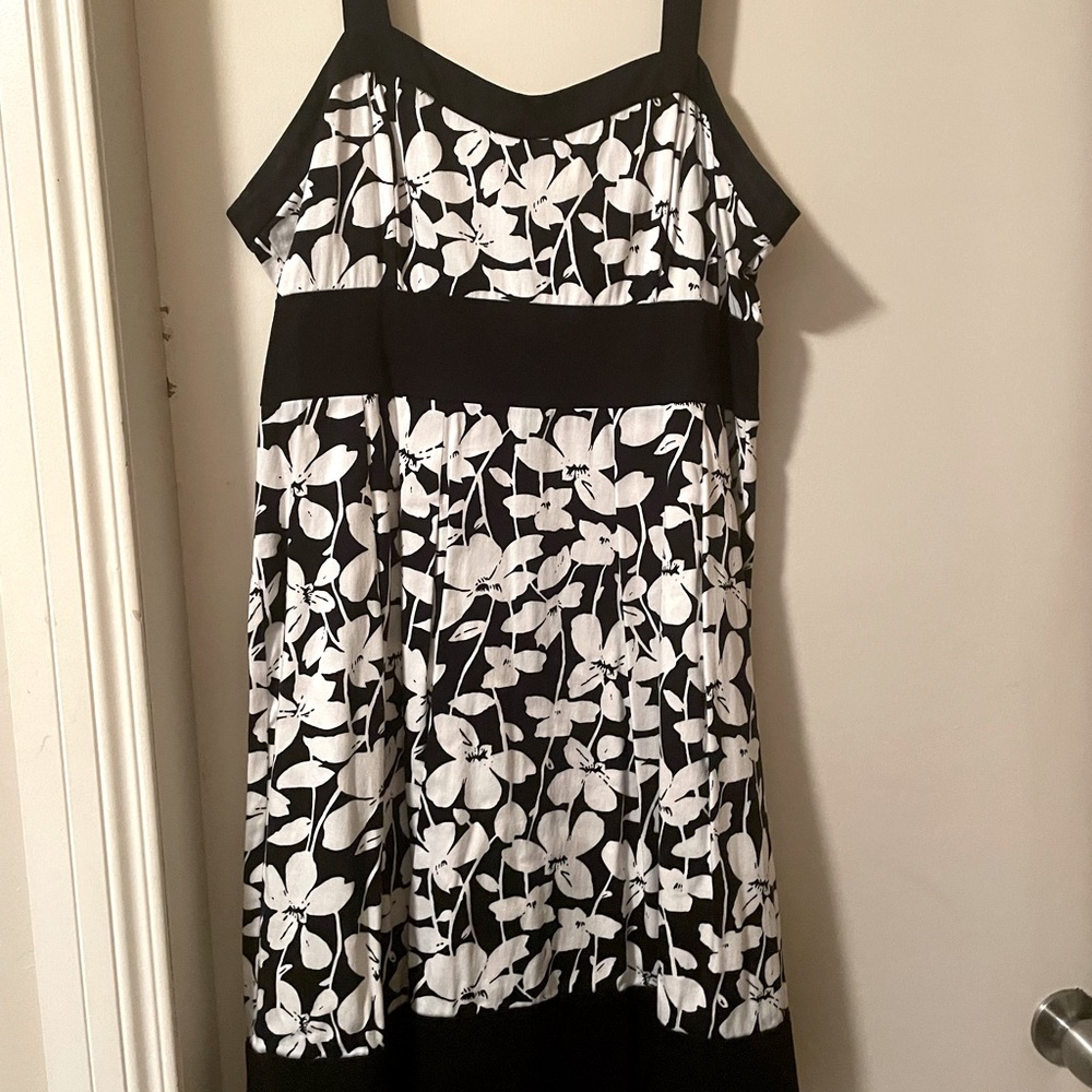 😊 3/$40.  Reitmans summer dress